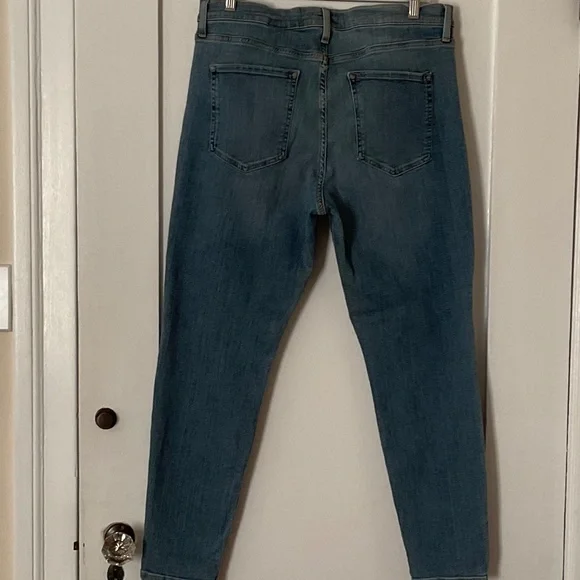 BANANA REPUBLIC Women's Classic Mid Rise Skinny Jean. Medium Wash  Sz. 32 - Picture 2 of 8